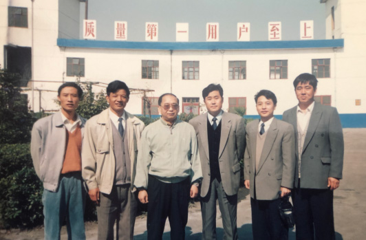 时任中国人民解放军第二炮兵罗东进政委来公司视察工作。